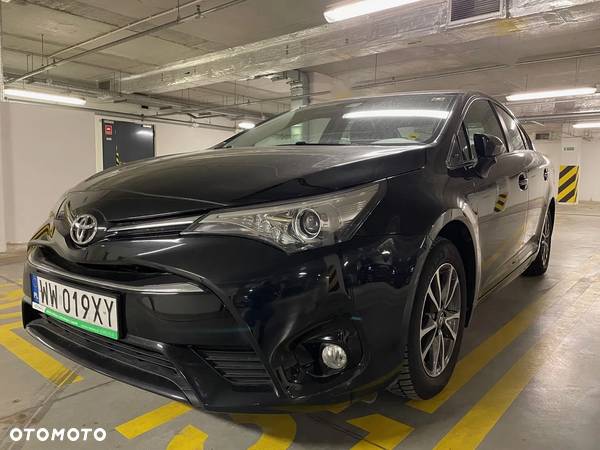 Toyota Avensis 1.8 Premium - 11