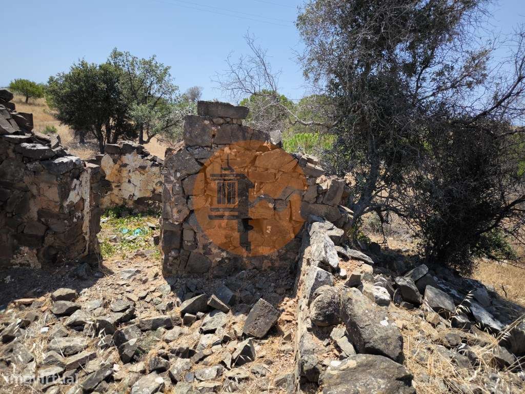 RUINA COM TERRENO - COM PIP APROVADO PARA MORADIA T3 COM PISCINA - ... - Grande imagem: 3/59