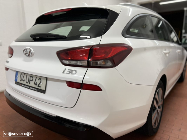 Hyundai i30 SW 1.6 CRDi Style+Navi - 8