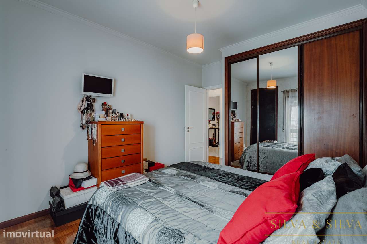 Apartamento T2+1 com garagem  no centro de Canelas-18