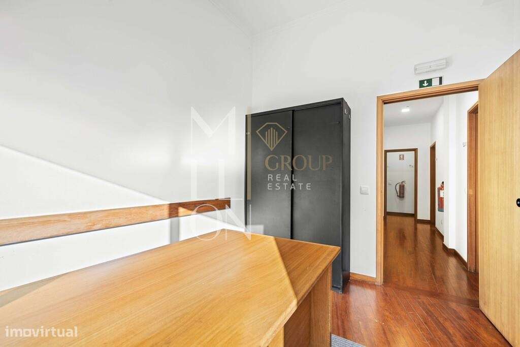 Oportunidade de Investimento Industrial - lote 7.290 m2 com 1.595 m2 d-41