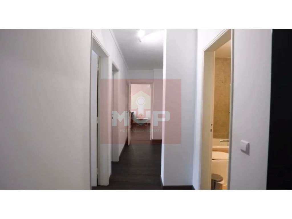 T3 renovado próximo do mercado de Faro-8