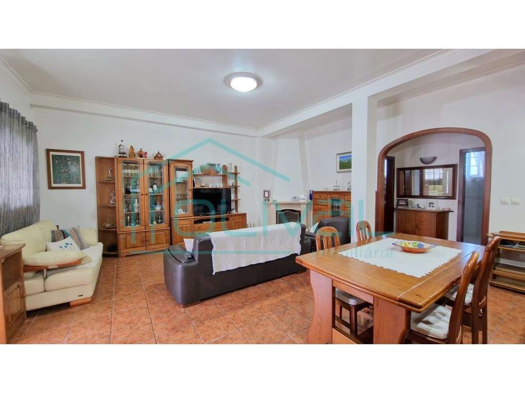 Espaço Comercial com armazéns-13