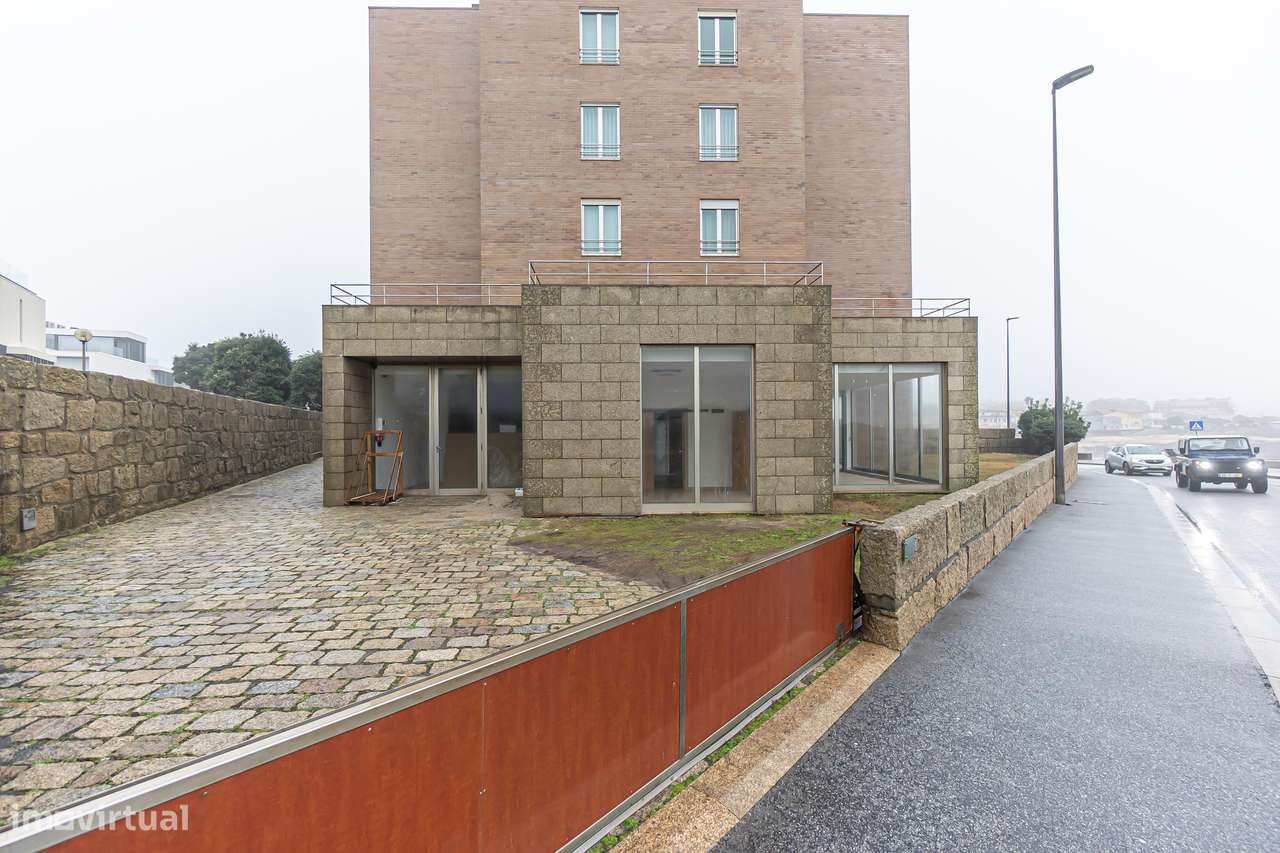 T2 no Último Piso | Condomínio Privado com Piscina | Vista Mar-30