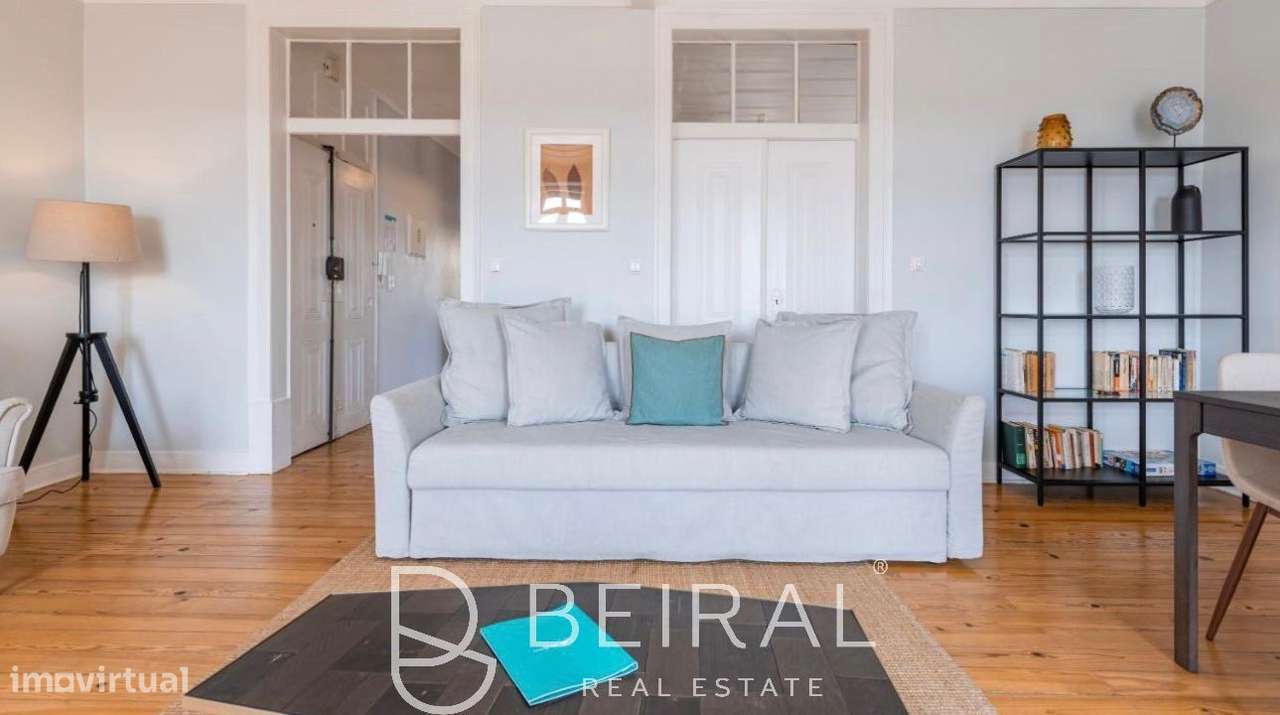 Apartamento T2 com varanda e estacionamento-5