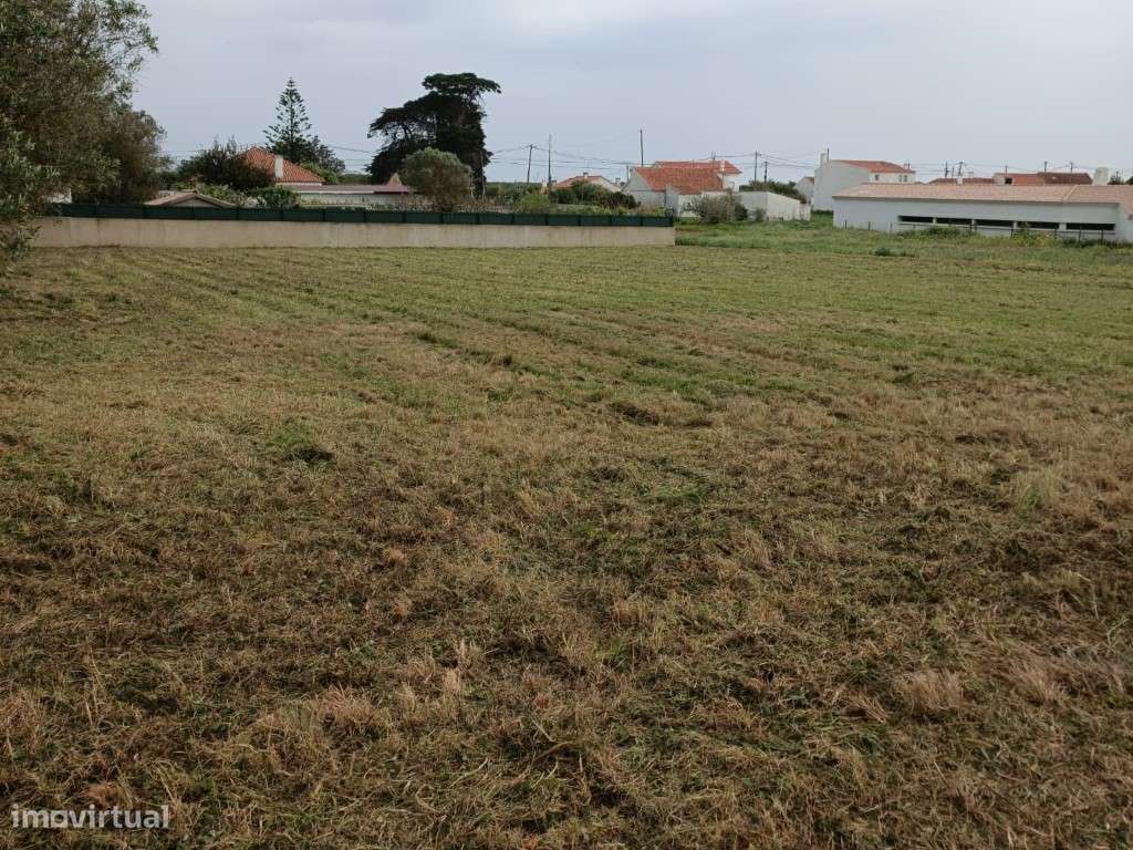 Terreno de construção livre para moradia(s) térrea(s) e isolada(s)-5