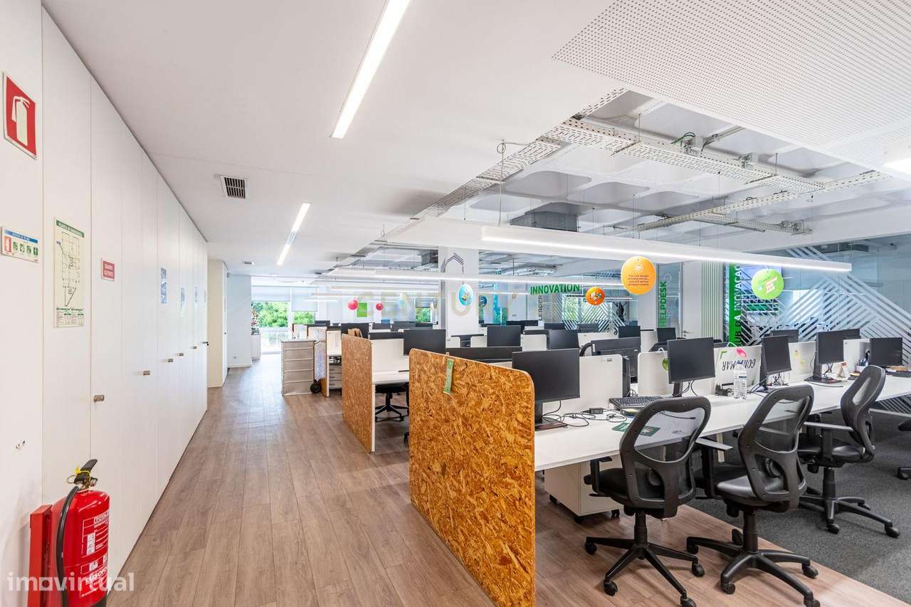 Edifício de escritórios moderno em Carnaxide, Oeiras-14