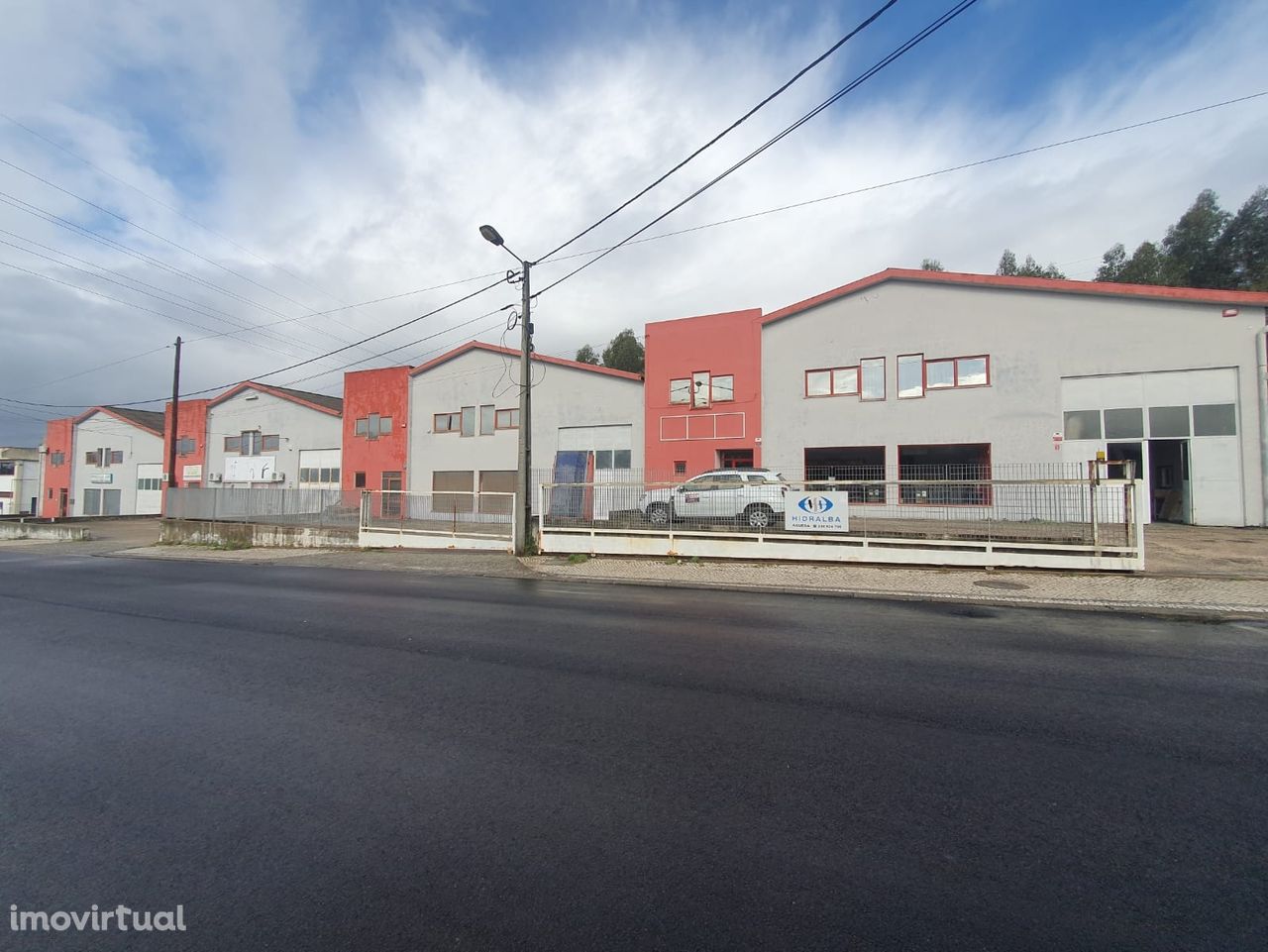 Armazém para comercialização c/ 630 M²  em Barrô Águeda.