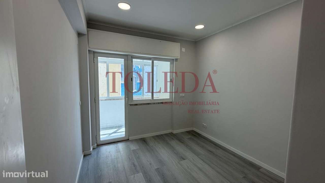 T1 no Centro da Amadora Remodelado-11