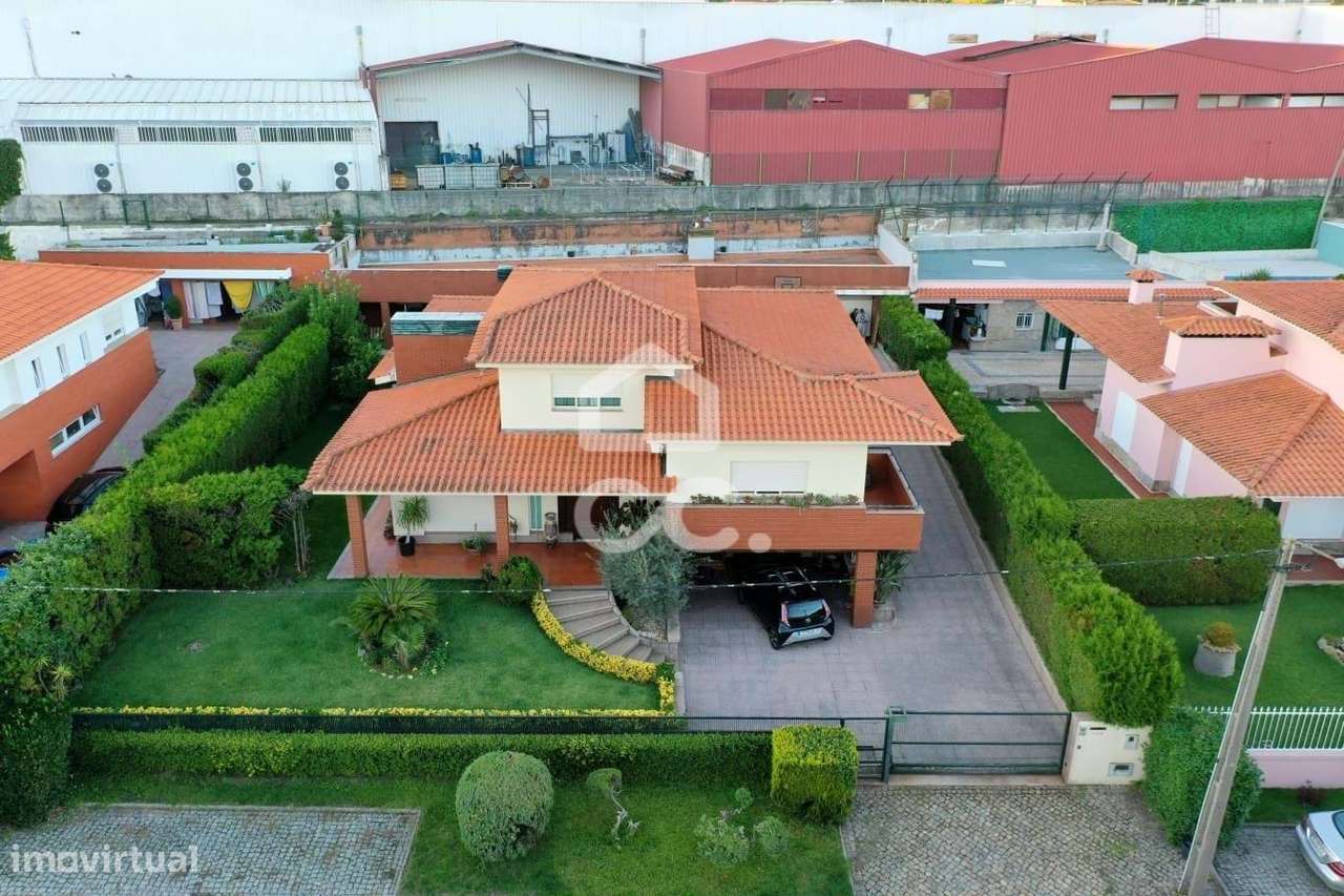 Moradia Individual V3+1 no Centro de Pevidém-0