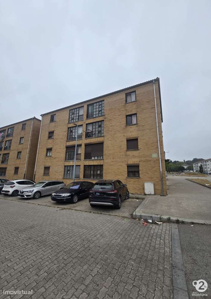 Apartamento T3 no Porto ( Lordelo do Ouro )-0