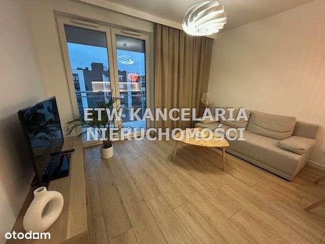 Wygodne 2 pokoje, balkon, garaż, komórka-1