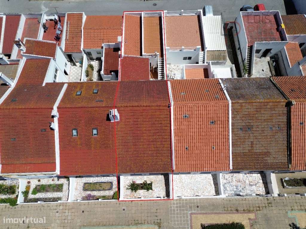 Moradia com 5 Quartos c/ Garagem + Anexo T1-49