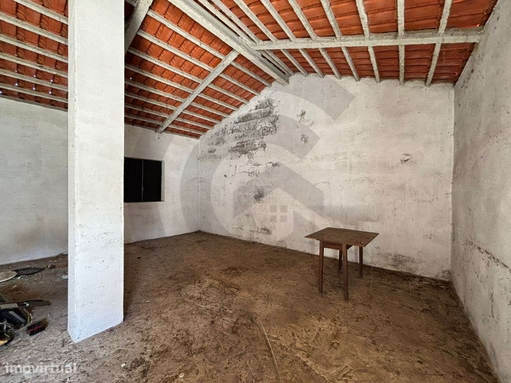 Terreno vedado com benfeitoria-5