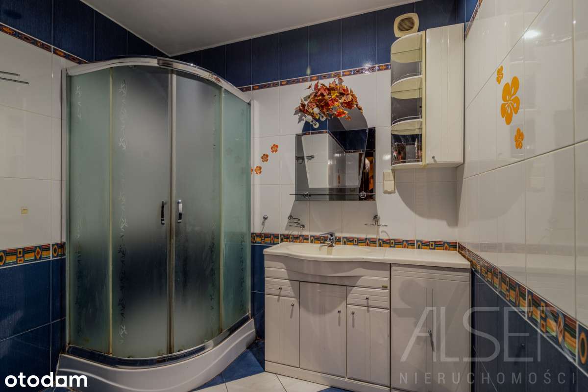 Dom na Osiedlu Bajkowym + Budynek Mieszkalno-Gosp.-8