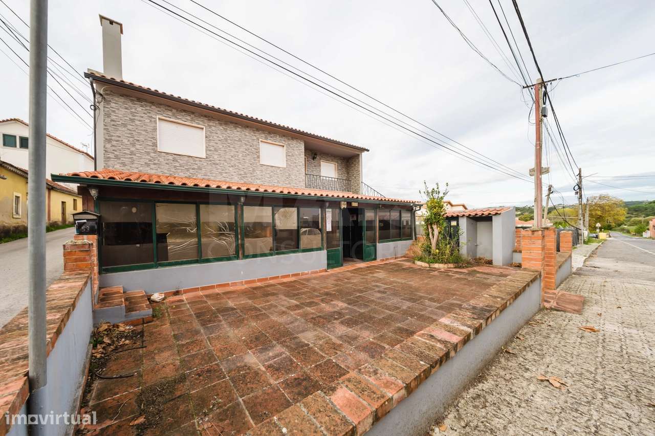 Moradia T3 com comércio e terraço no Coto - Grande imagem: 3/50