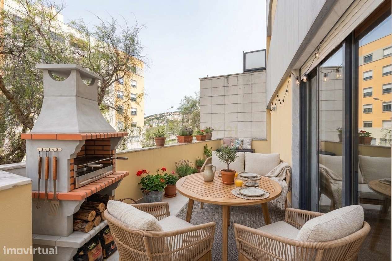 Apartamento T3 | Terraço, Box e Arrecadação | Urbanização da Ribeirada-4