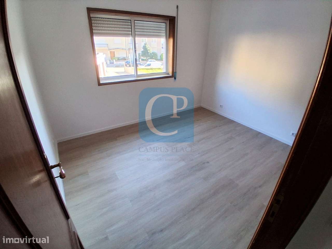 Apartamento T2 com varanda à estação do Metro de Campainha, Baguim do-6