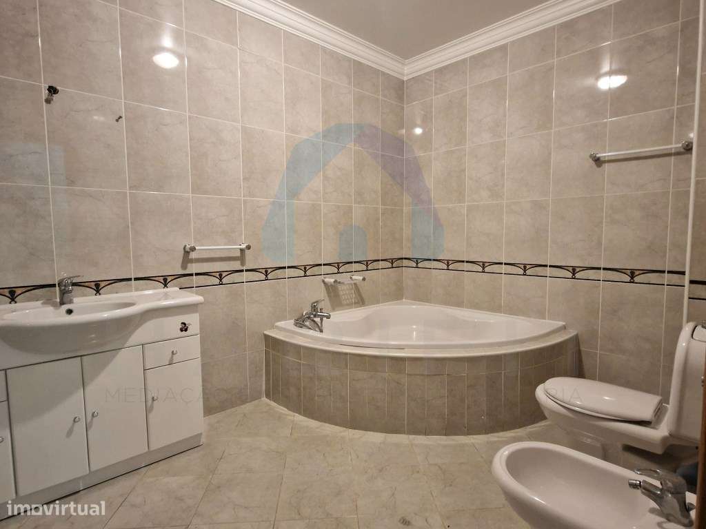 Apartamento T3 com Terraço - Pombal-13