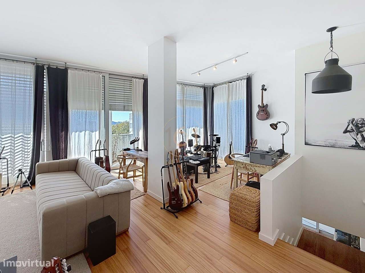 Apartamento T4 Duplex com Terraço e 4 Lugares de Garagem, com Possibil-13