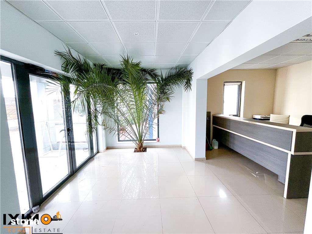 Cladire Servicii & Curte - Imagine principală: 2/15