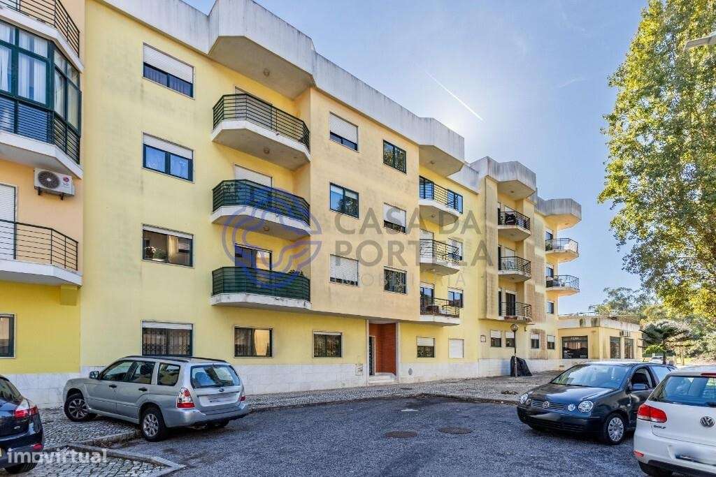 Amplo T3 com Suíte, Arrecadação e Parqueamento em Casais de Mem Martin - Grande imagem: 2/40