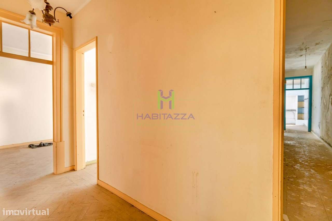 Prédio no Centro histórico de Lagos composto por 2 Apartamentos T3 e 1-35