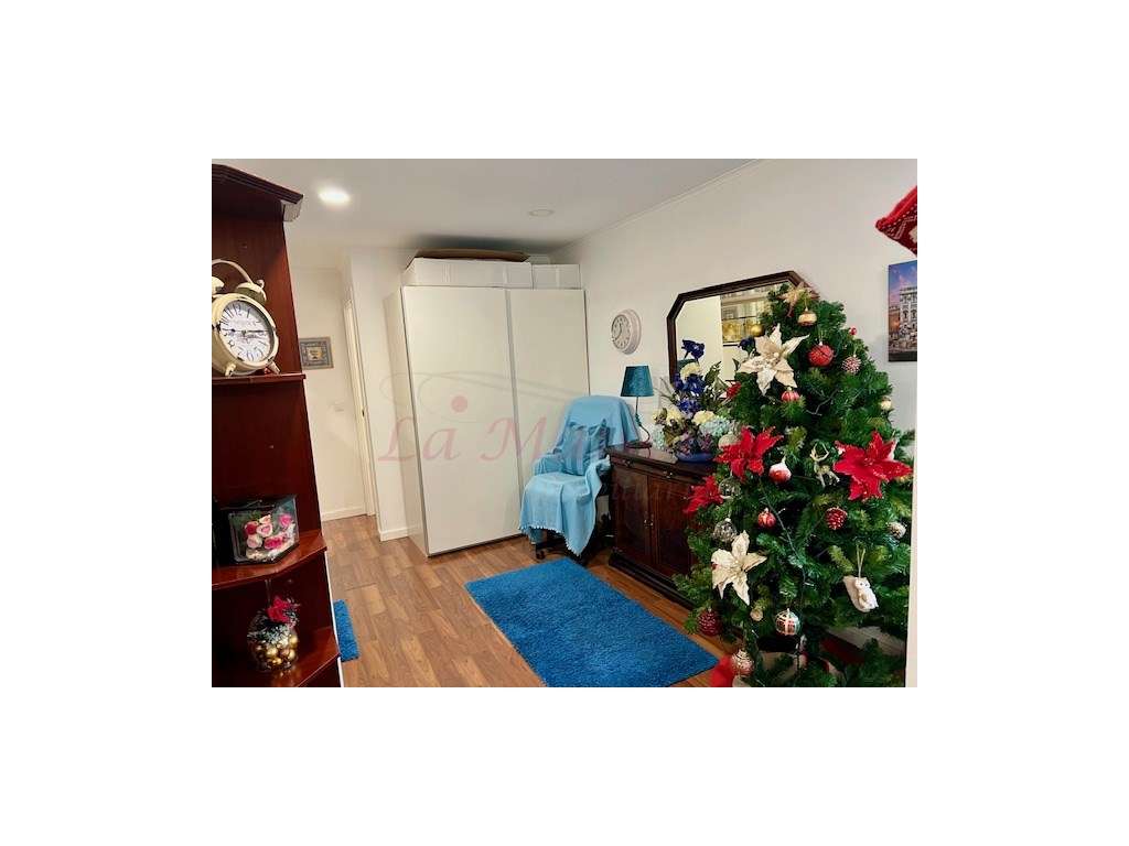 Moradia V5 Duplex em Famões-9