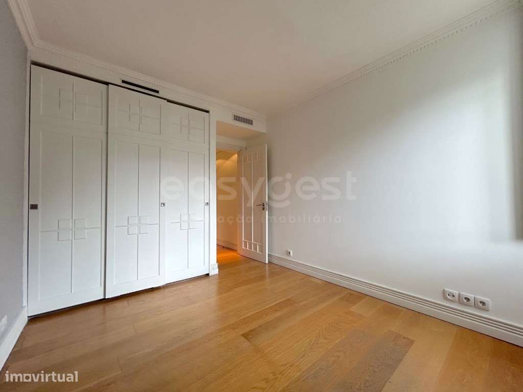 Apartamento T2 com 99,3m2, suítes e garagem em Edifício de Charme, ... - Grande imagem: 2/20