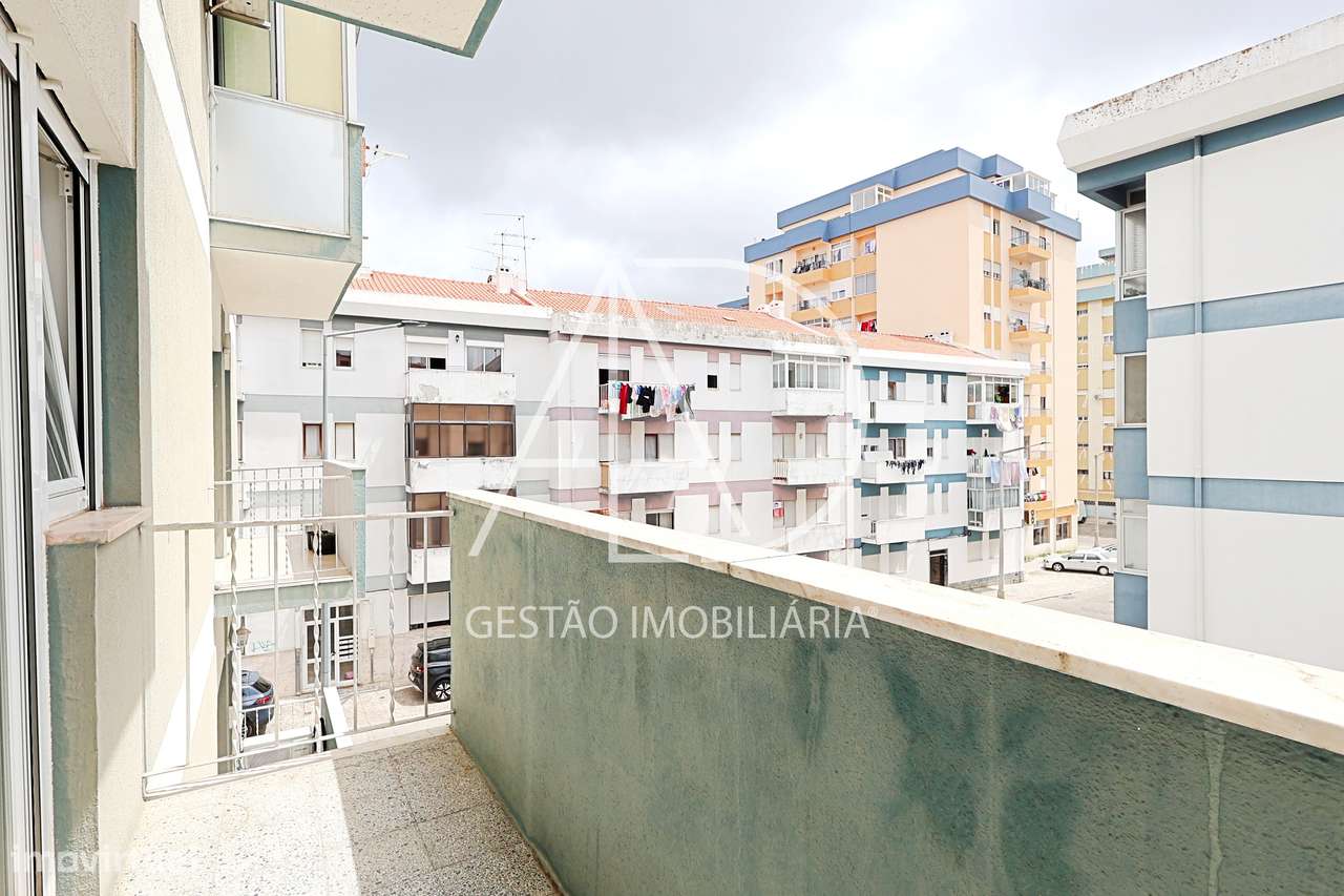 Apartamento T3 nas Paivas | Luz, conforto e localização privilegiada-17