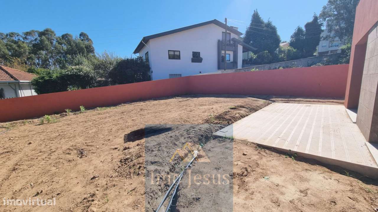 Moradia Terrea T3+1 em Vila Nova de Gaia-12