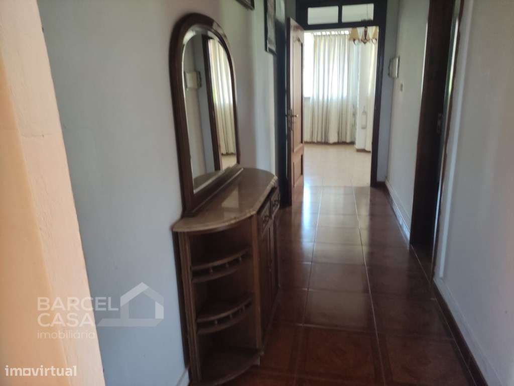 Moradia T3 com comércio para café em Quintiães - Barcelos-7