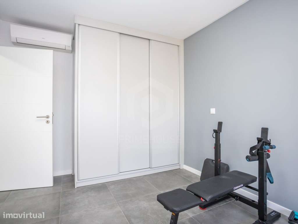 Moradia Isolada T4 com Piscina, Garagem e Acabamentos Premium-24