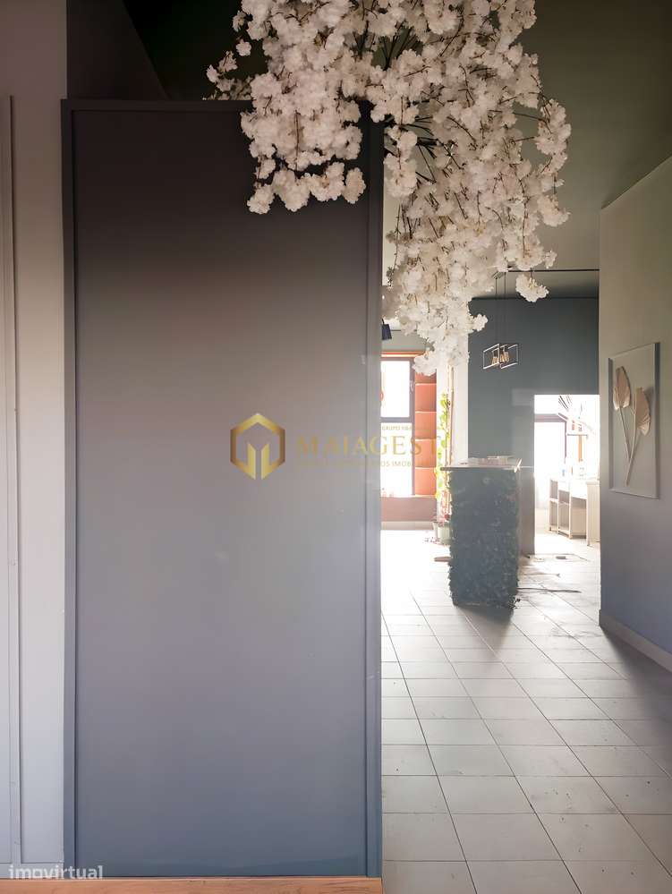 Espaço Comercial com Montras Amplas junto ao Metro em Mafamude - Grande imagem: 5/12