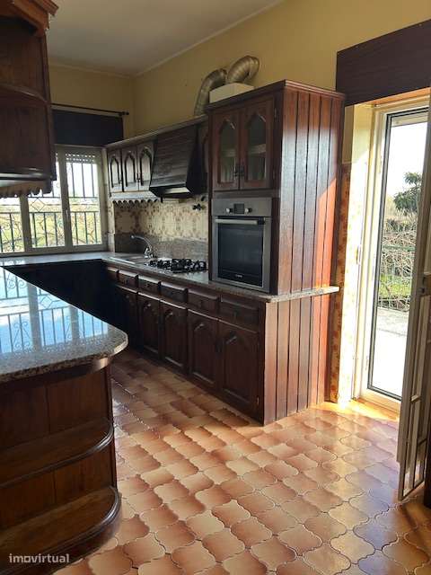 Vende-se Moradia de 3 pisos em Chaves-6