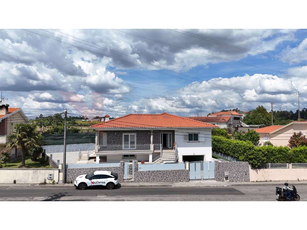 Moradia T3 com Open Space, Garagem para 3 Carros e Jardim-24