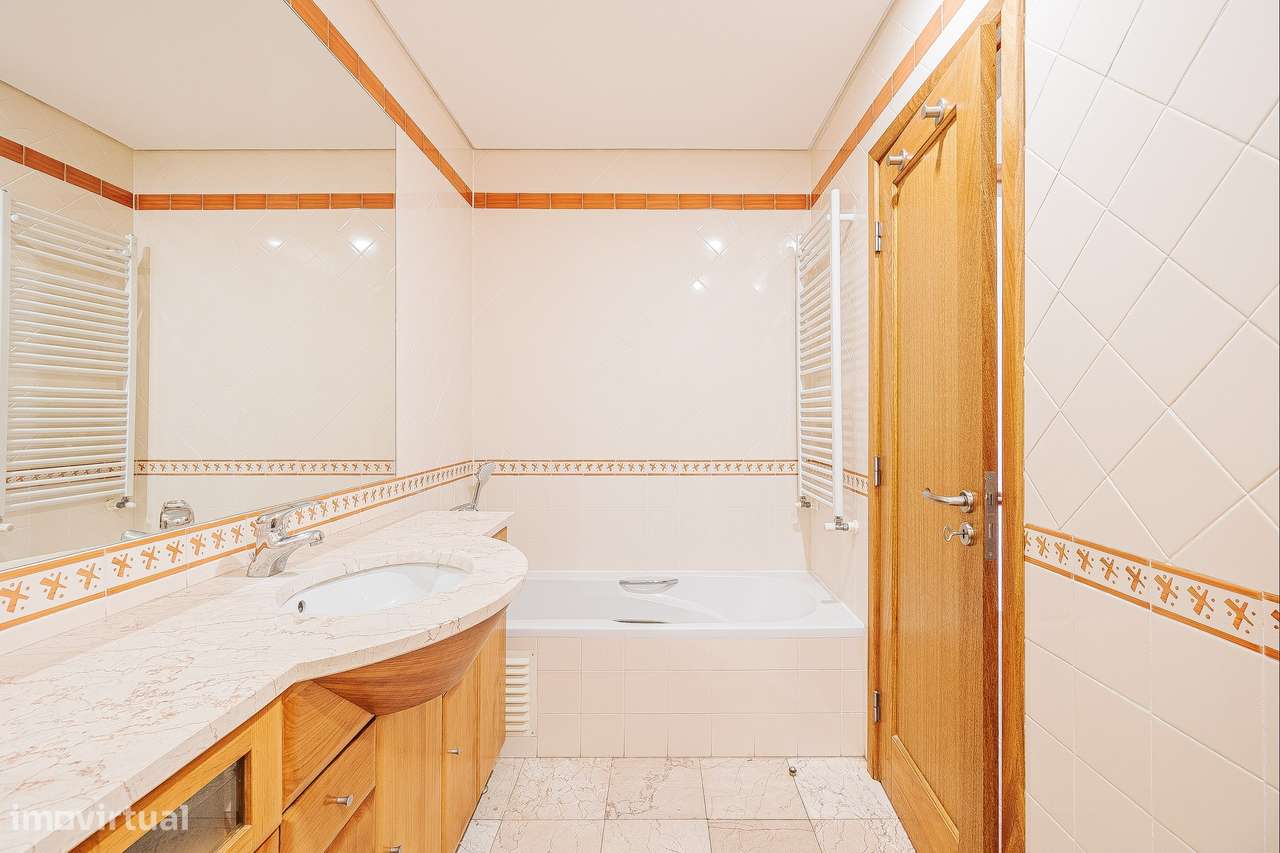 T1 com Potencial T2 (98m²) | Condomínio Privado com Piscina | Alcabide-13