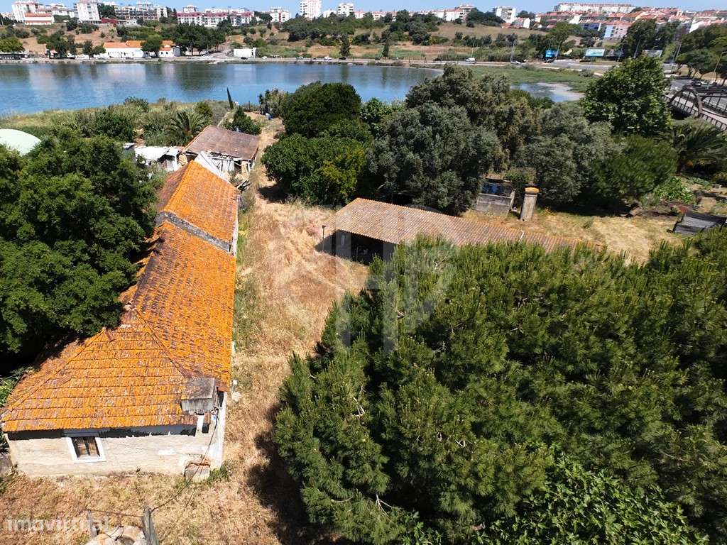 Moradia T3 + Área Terreno 4.150m2 + Atracadouro // P/Recuperar-19