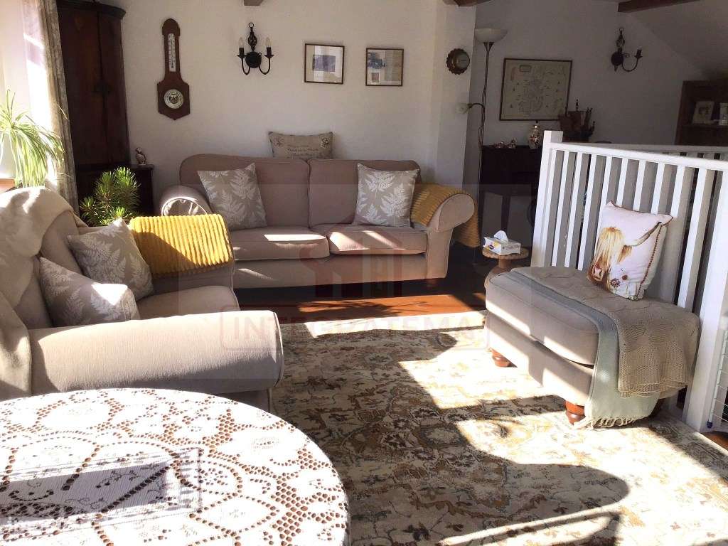 Descubra o refúgio perfeito em Alfeizerão, uma moradia tradicional ...-10
