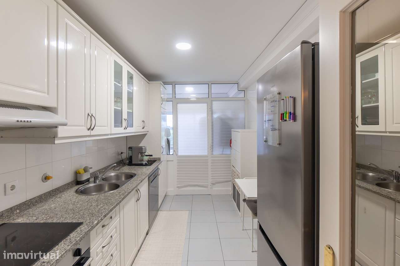 T1 com 2 varandas e lugar de garagem na Madalena-8