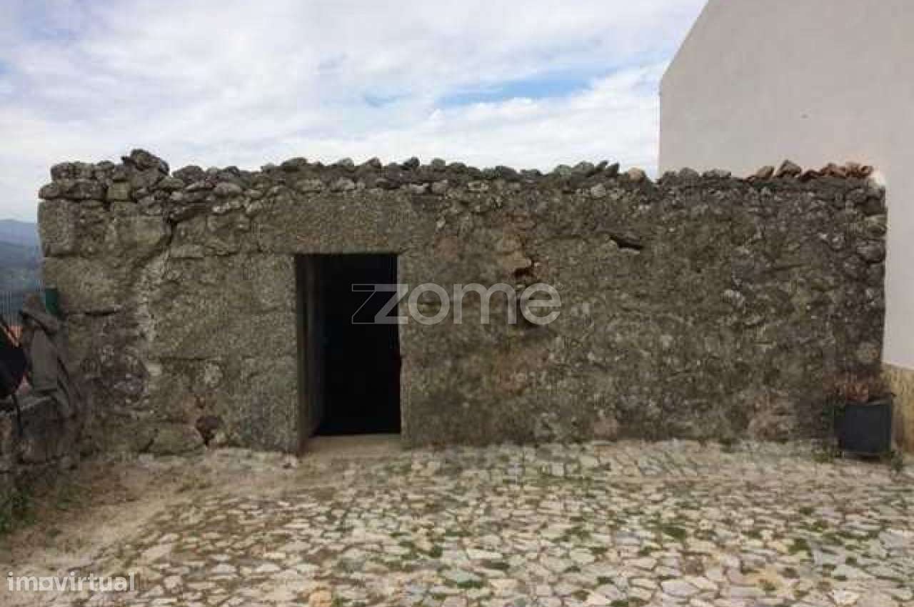 Ruína em Pedra para recuperar com projeto na Serra da Estrela - Grande imagem: 4/23