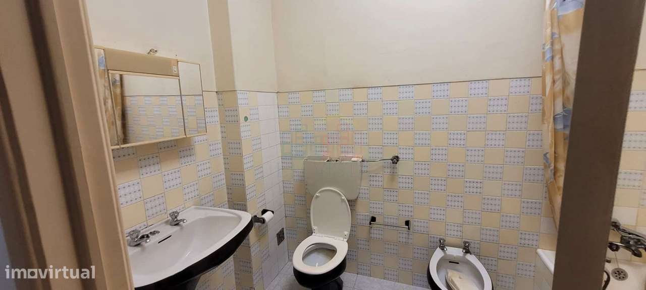 Centro Mem Martins - T4 para remodelação-39