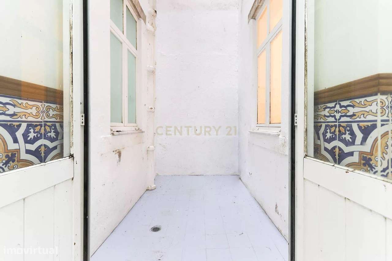 Espaçoso Apartamento T3 no coração de Lisboa-8