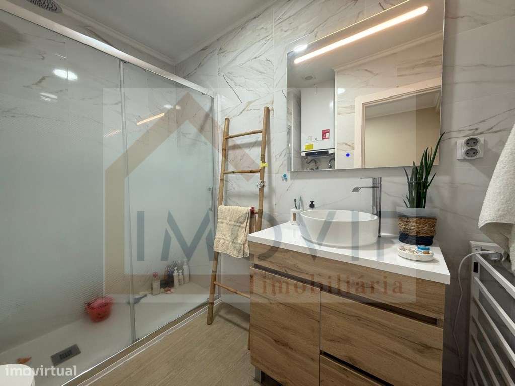 Apartamento T3 totalmente remodelado em zona nobre Setúbal-19