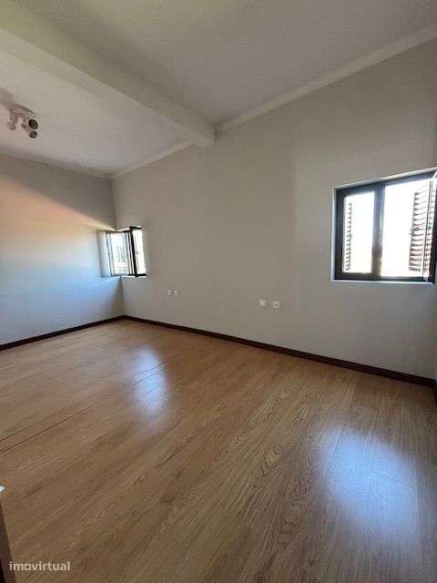 Moradia T2 em São Pedro Fins.-6