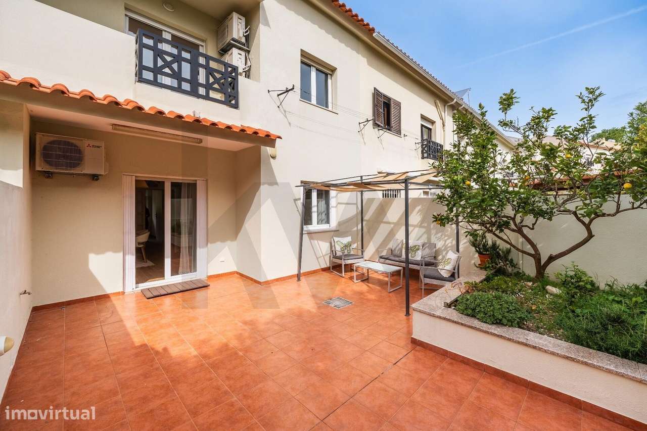 Moradia T3 em banda no Alto do Lagoal — luz natural, espaço e funciona-13