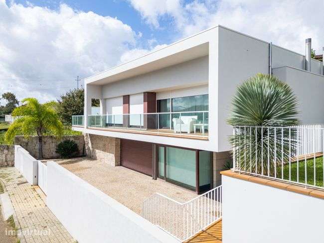 Exclusiva Moradia Individual Moderna e Luxuosa-34