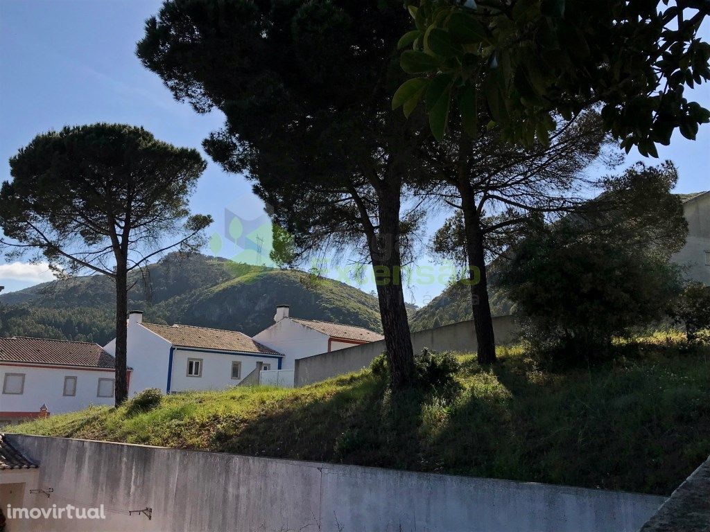 Terreno com 755 m2 para construção, junto á serra do Mont...