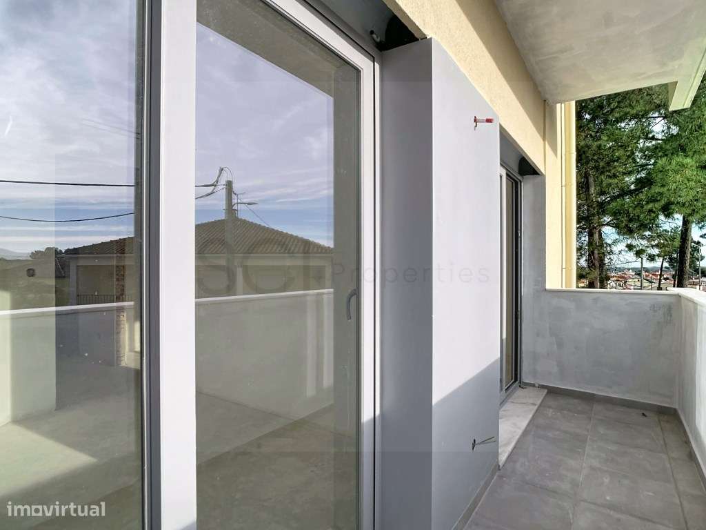 Apartamento T3 duplex, com varandas, na Quinta do Conde-33