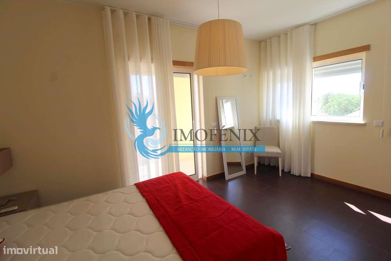 Moradia Geminada renovada T2+1 com piscina e garagem- Patroves- Albufe-19